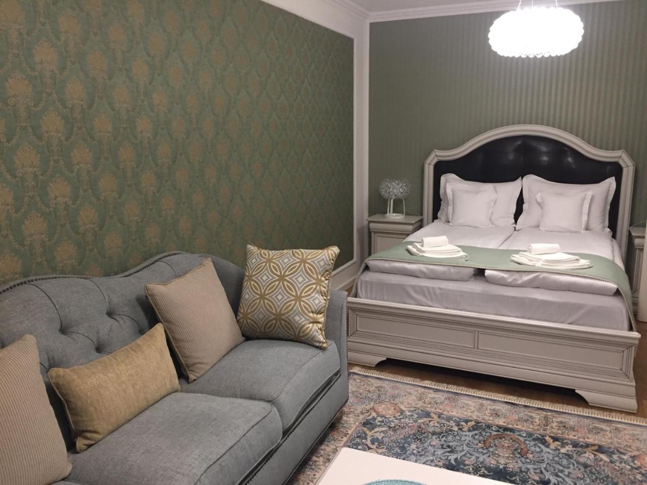 Flori De Iulie Apartamente Брашов Экстерьер фото