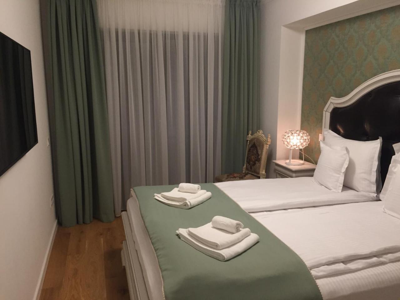 Flori De Iulie Apartamente Брашов Экстерьер фото