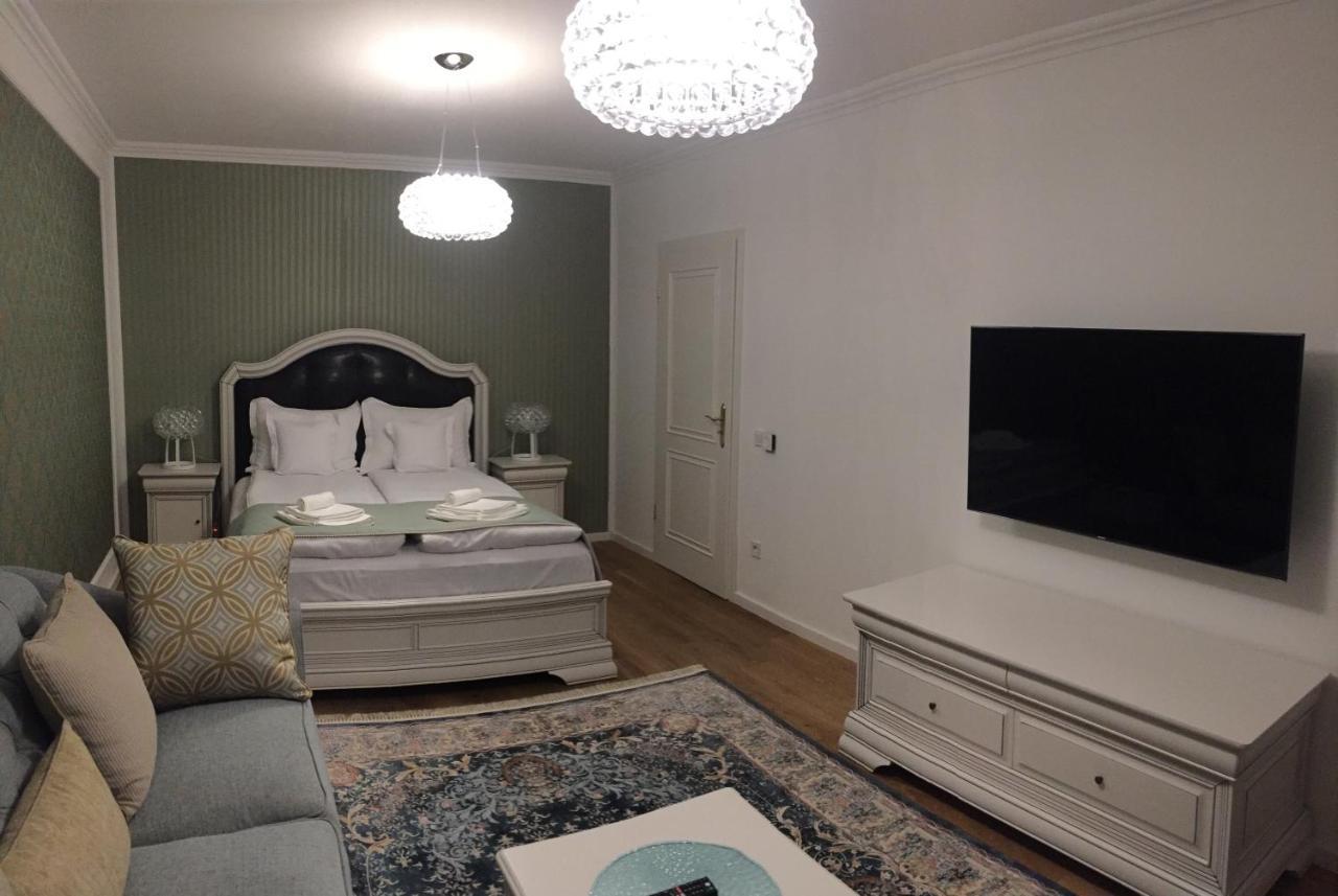 Flori De Iulie Apartamente Брашов Экстерьер фото