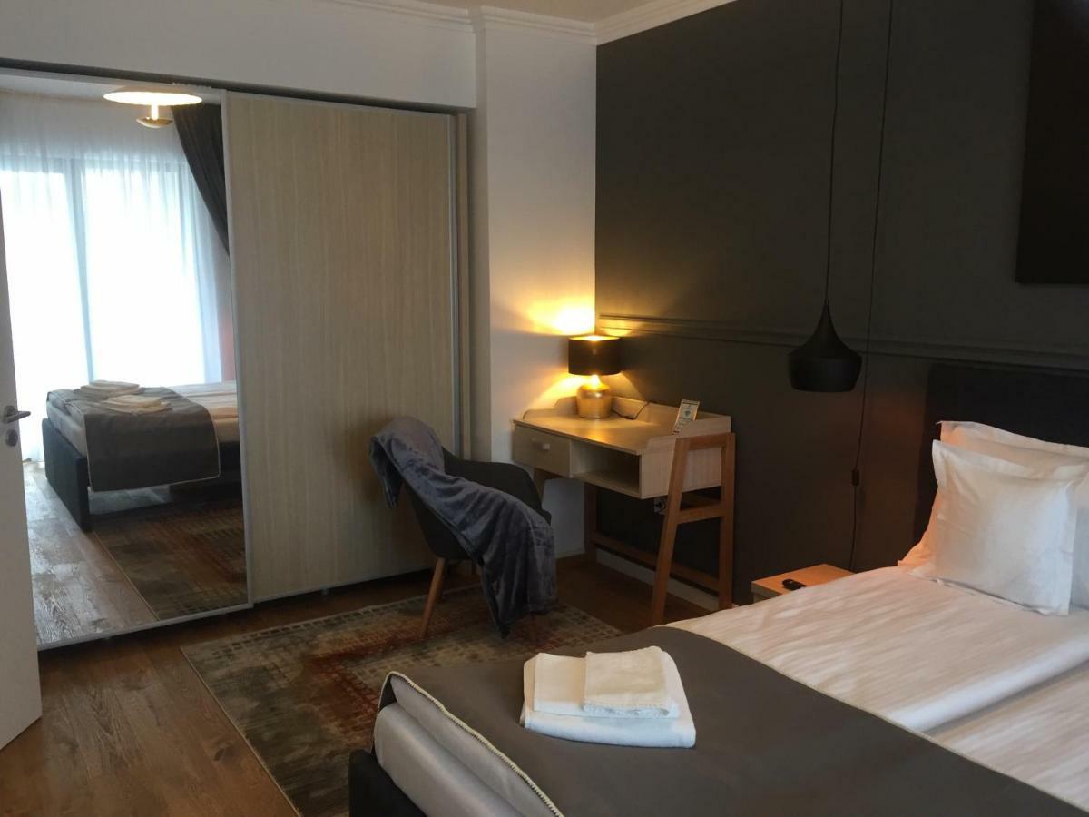 Flori De Iulie Apartamente Брашов Экстерьер фото
