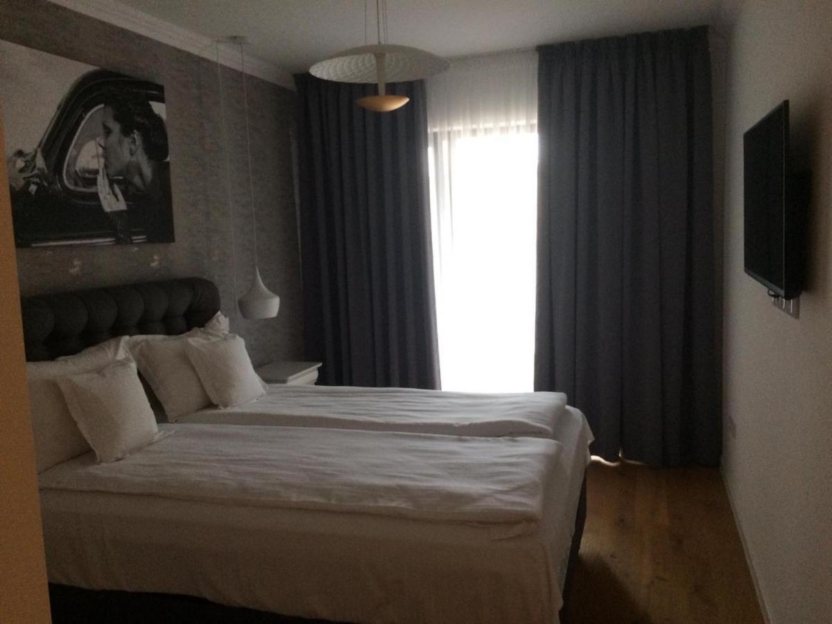 Flori De Iulie Apartamente Брашов Экстерьер фото